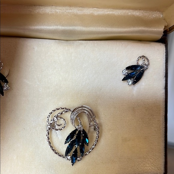 Tru-Kay Silver and Blue Jewelry Set - Picture 3 of 8